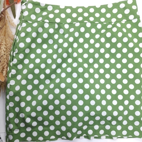 Larry Levine Green Polka Dot Skorts Size 6 - Picture 9 of 11